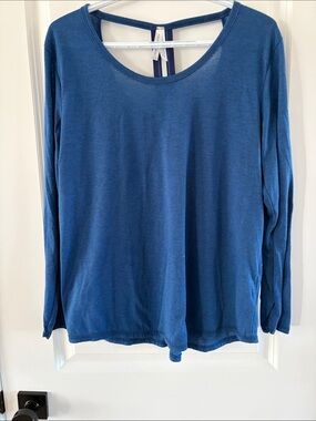 Casual Women's Indigo Long-Sleeve Scoop Neck Top